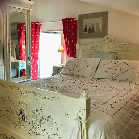 Vakantiehuis Charming Mansion In With Pool