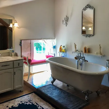 Vakantiehuis Charming Mansion In With Pool La Foret-de-Tesse